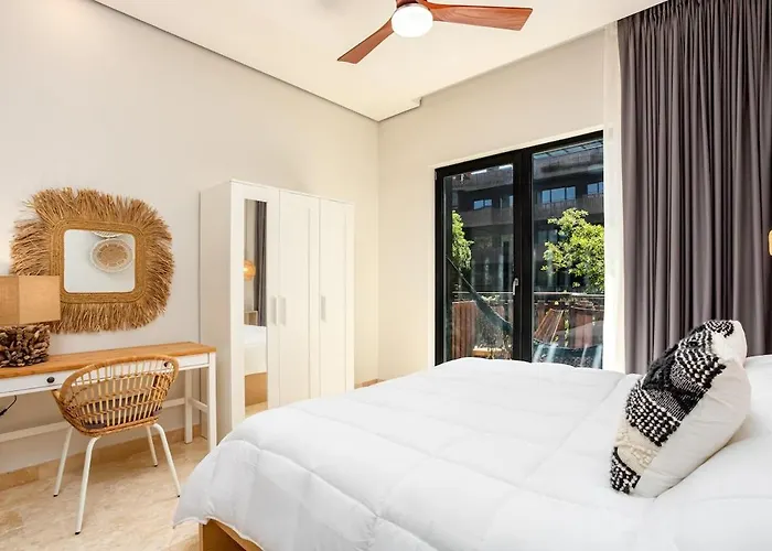 Deluxe 1 Bdr Zone Rooftop Pool W Sea View Apartment *